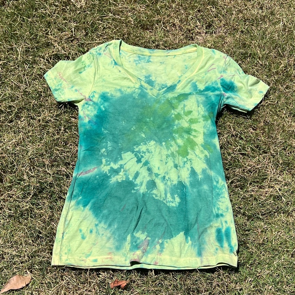 Green spiral tie dye t shirt